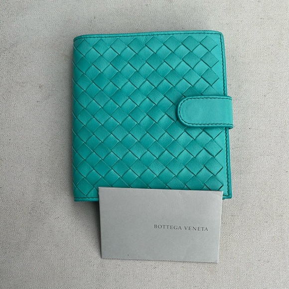 Bottega Veneta Intrecciato leather Wallet/ Authentic